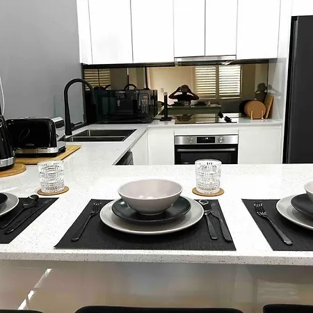 Private, Modern & Luxurious Granny Flat Apartment Regents Park Exterior photo